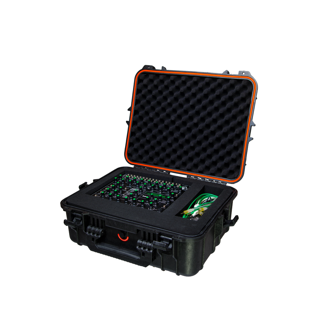 swEnigiser Limited Edition en el flight case Secret Gorilla abierto con cables de patch