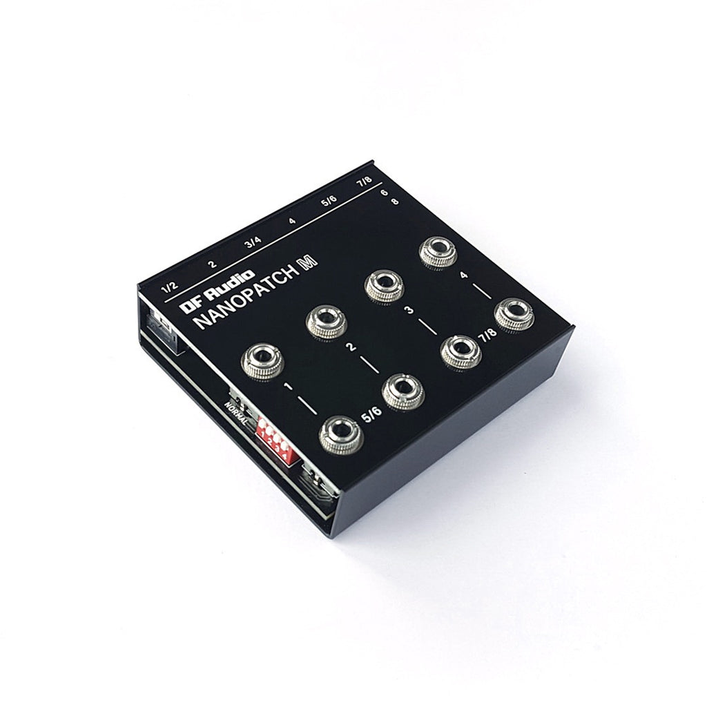 Patchbay DF Audio Nanopatch M, vista en ángulo
