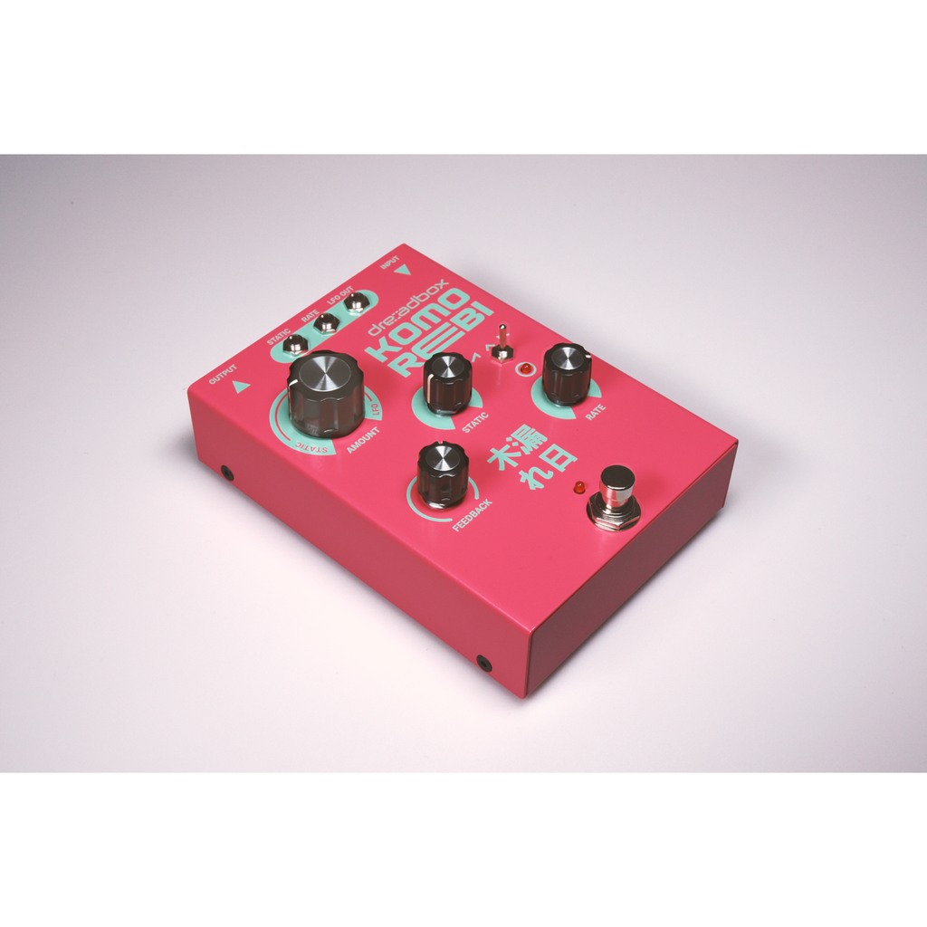 Pedal de chorus y flanger Dreadbox Komorebi, vista en ángulo desde la izquierda