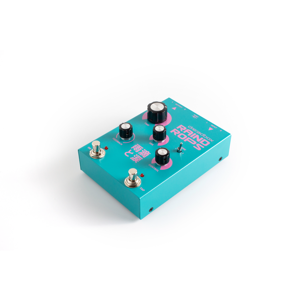 Pedal Dreadbox Raindrops, vista frontal en ángulo