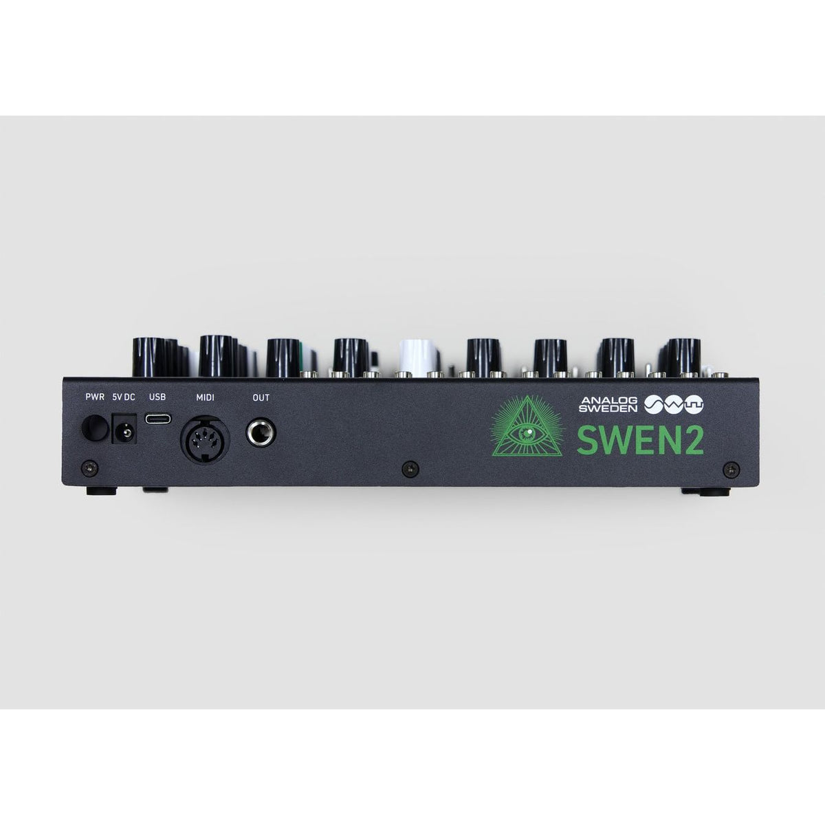 Panel trasero del SWEN2 con alimentación, USB, MIDI y salida